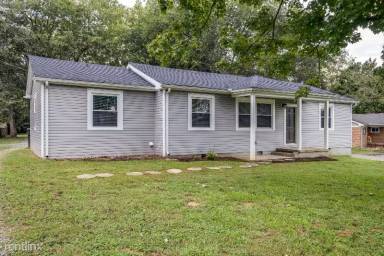 Main picture of 904 Bentley Cir