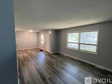 Main picture of 2410 Larson Ave