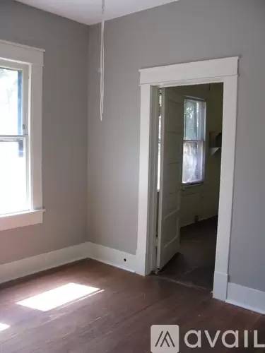 Main picture of 706 W 30th St