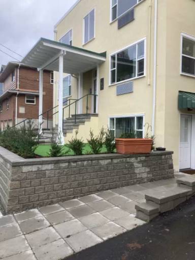 Main picture of 916 10th Ave E