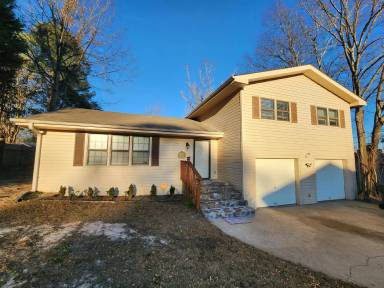 Main picture of 306 Countrywood Dr