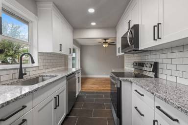 Main picture of 345 W 17th St