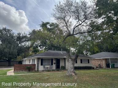 Main picture of 1820 Pine Village Dr