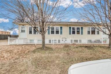 Main picture of 2801 W Elm St