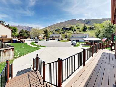Main picture of 8014 S Sunnyoak Cir