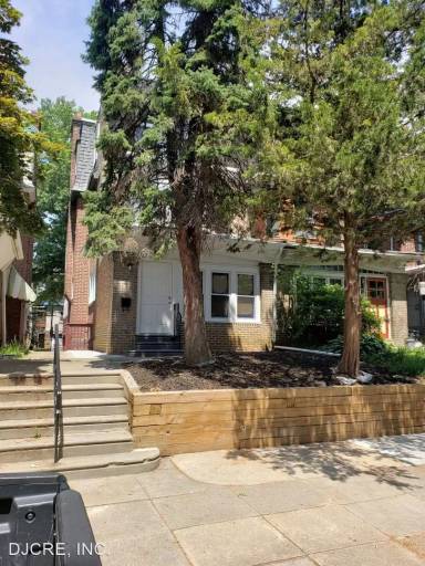 Main picture of 6211 Washington Ave