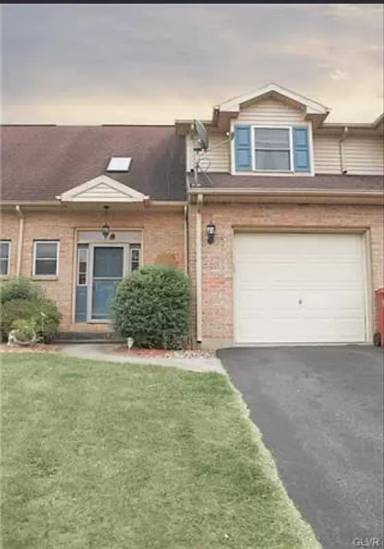 Main picture of 2635 Upper Way