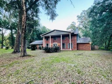 Main picture of 3232 Country Oaks Dr