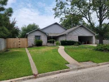 Main picture of 221 Holland Dr