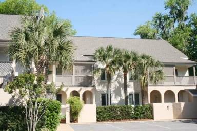 Main picture of 200 Colonnade Clb