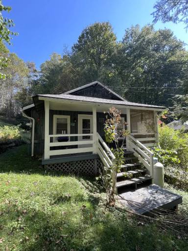 Main picture of 51 Emily Dr