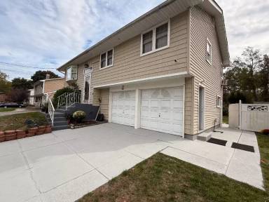 Main picture of 114 Jamie St