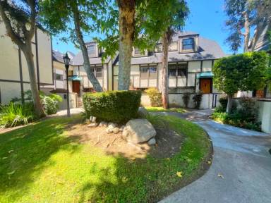 Main picture of 109 E Rosewood Ct