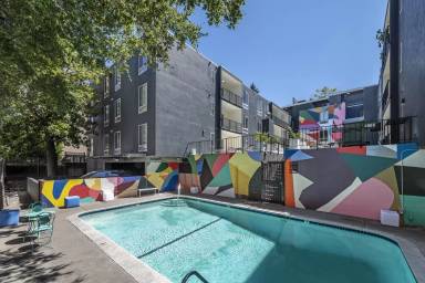 Main picture of 2520 College
