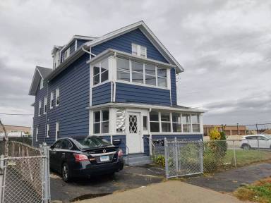 Main picture of 90 Deacon St