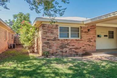 Main picture of 3221 33rd St