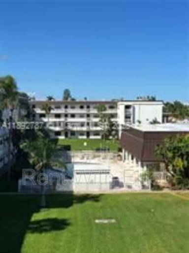 Main picture of Palm Village Club