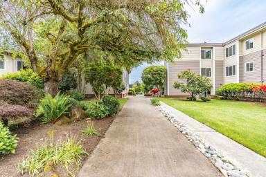 Main picture of 15750 NE 15th St