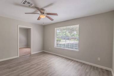 Main picture of 9407 Irby St