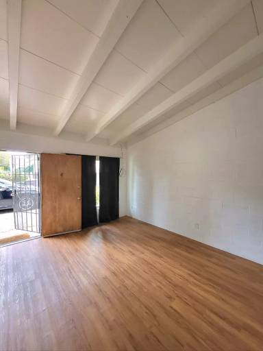 Main picture of 4 W Eaton Ave