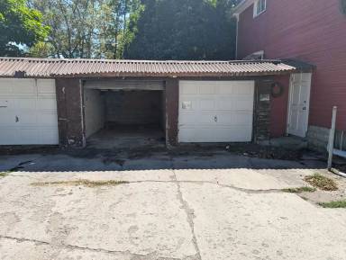 Main picture of 131 1/2 E Pleasant St