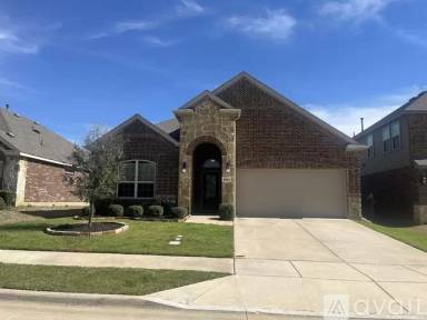 Main picture of 2025 Lake Vista Dr