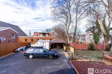 Main picture of 4500 Clay St NE
