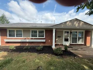 Main picture of 2515 Hikes Ln