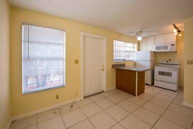 Main picture of 1142 NE 3rd Ave