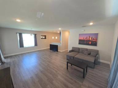Main picture of 5206 Peach Ave