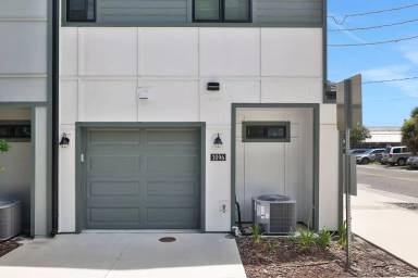Main picture of 1096 Farwell St