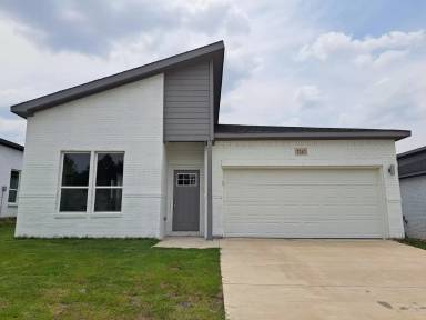 Main picture of 3243 Noor St