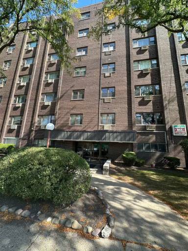 Main picture of 4600 N Cumberland Ave