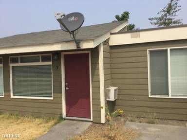 Main picture of 690 SW 9th St