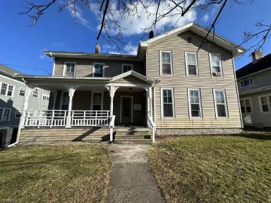 Main picture of 215 2nd St