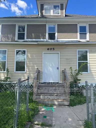 Main picture of 605 Van Buren Ave
