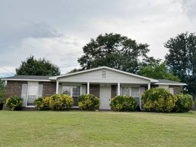 Main picture of 6229 Schomburg Rd