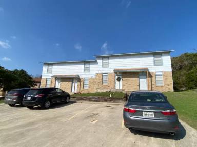 Main picture of 203 Oak Trail Dr
