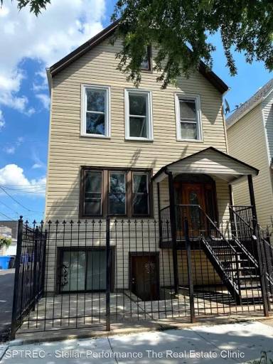 Main picture of 1847 N Talman Ave