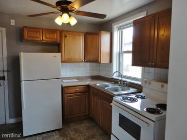 Main picture of 2406 W Farragut Ave