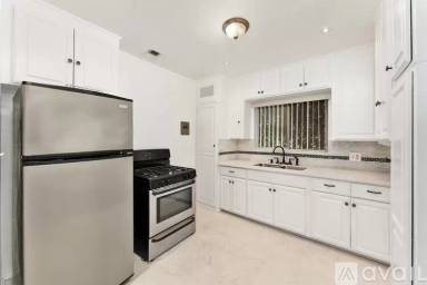 Main picture of 1152 Irolo St