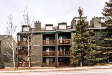Main picture of 1487 Woodside Ave