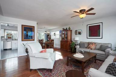 Main picture of 10405 Amherst Ave