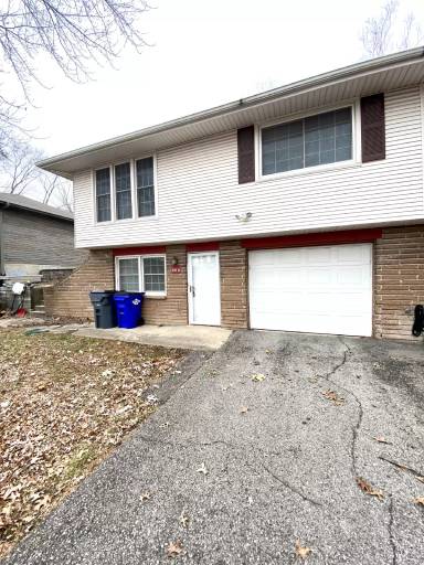Main picture of 902 W Forest Dr