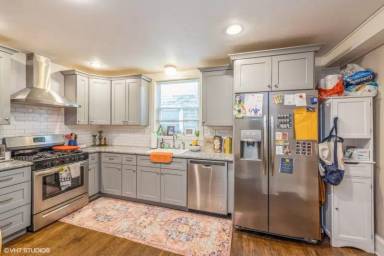 Main picture of 126 Lathrop Ave