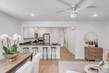 Main picture of 207 W Poplar St