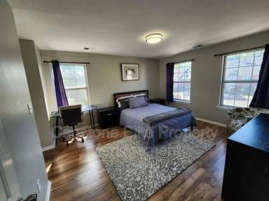 Main picture of 45 Howard Ct