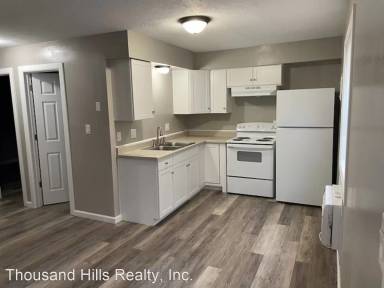 Main picture of 2323 S Business Highway 65