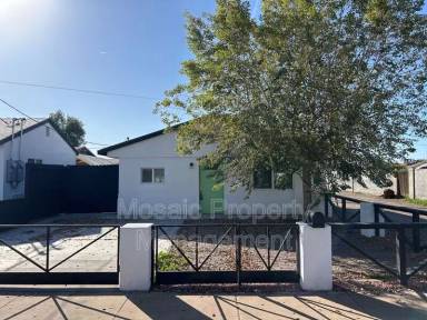 Main picture of 498 N Delaware St