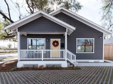 Main picture of 4734 Bell St